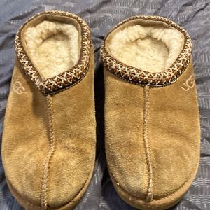 Girls Uggs slip on size 1